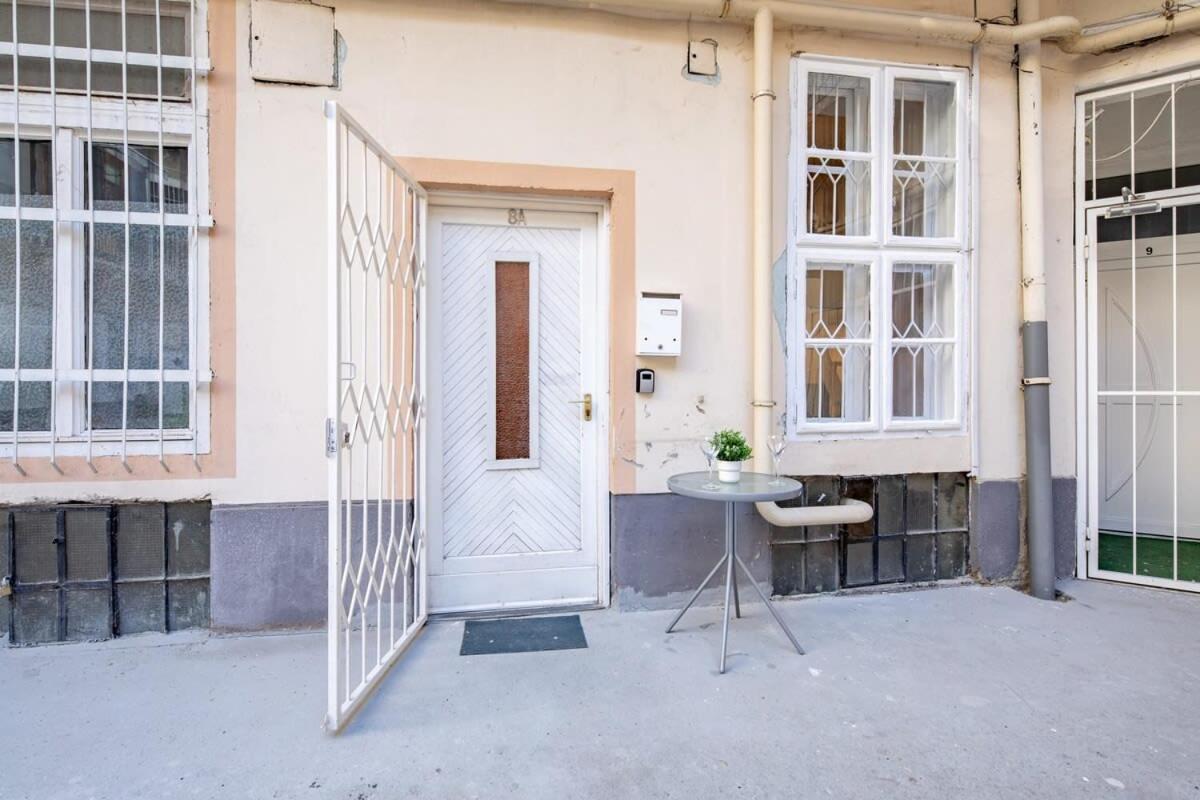 Apartment Cute For Couples